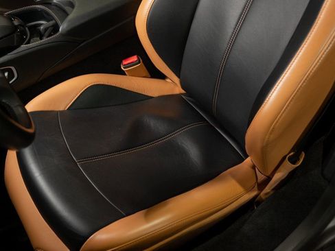 Used 2020 Aston Martin V8 Vantage Coupe image 18