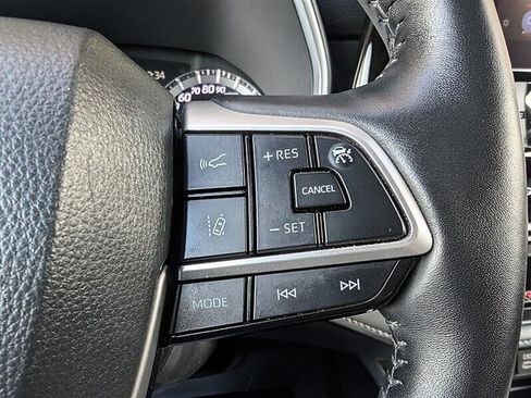 Used 2025 Toyota Highlander XLE AWD/4WD image 22
