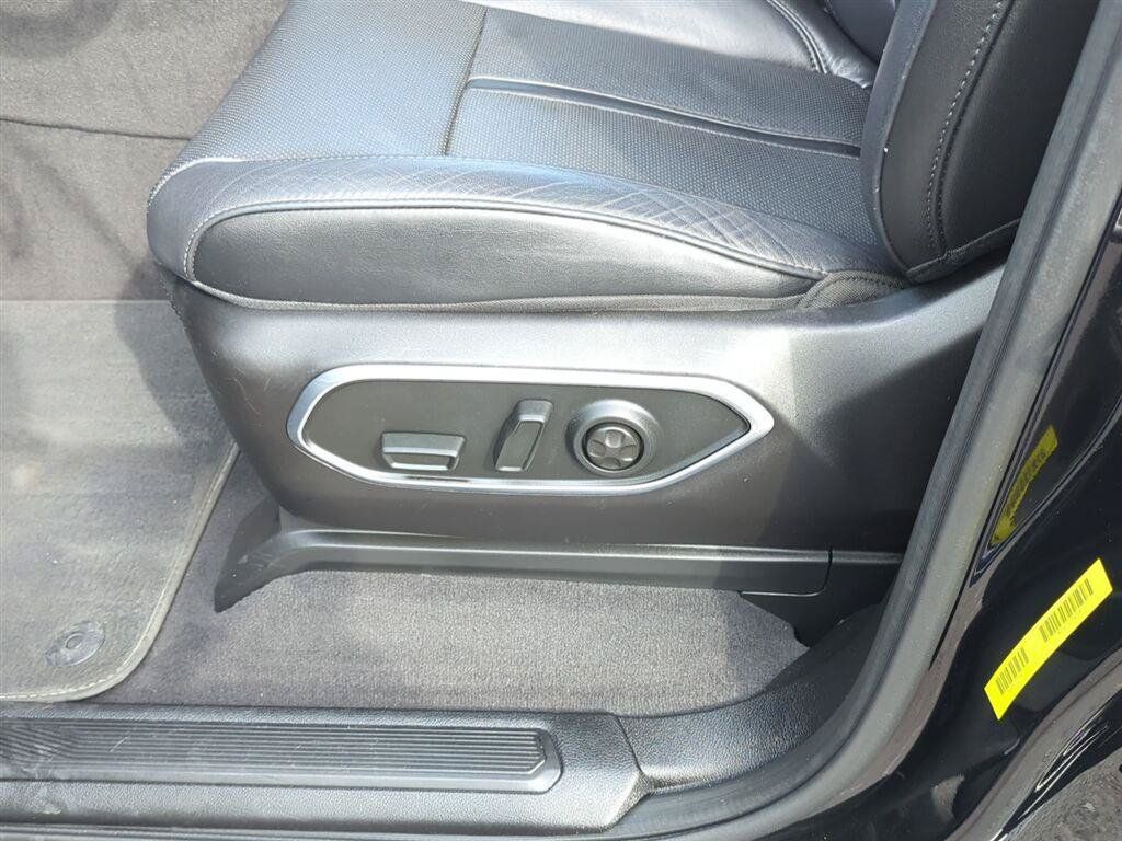 Used 2024 Jeep Wagoneer L Series II w/ Premium Group I AWD/4WD image 15