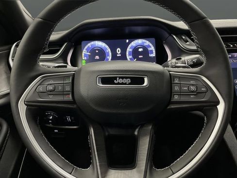 New 2025 Jeep Grand Cherokee L Limited w/ Black Appearance Package image 17