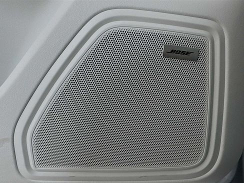 Certified 2025 Porsche Macan S image 12