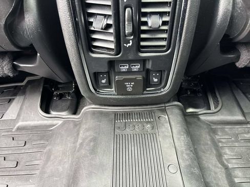 Used 2021 Jeep Grand Cherokee Limited w/ Quick Order Package 28K 80th AWD/4WD image 12