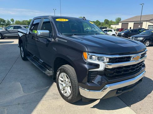 Used 2024 Chevrolet Silverado 1500 LT w/ Convenience Package II AWD/4WD image 3