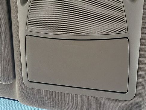 Used 2016 Nissan Rogue SV w/ SV Premium Package image 11