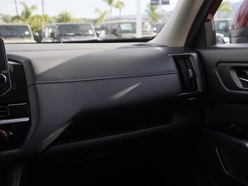 Used 2024 Nissan Pathfinder SL w/ Black Appearance Package image 24