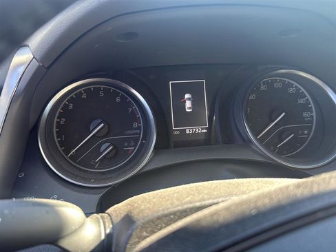Used 2022 Toyota Camry SE image 3
