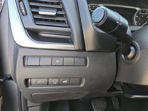 Used 2024 Nissan Rogue SV w/ SV Premium Package image 16