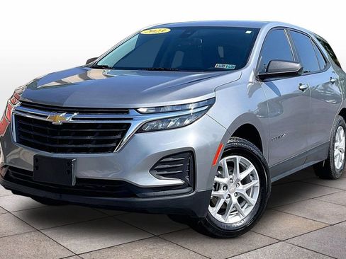Used 2023 Chevrolet Equinox LS w/ LS Convenience Package AWD/4WD image 2