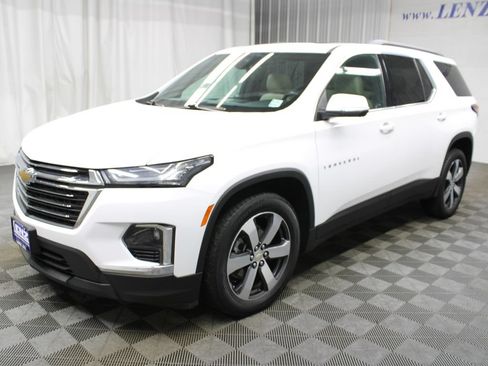 Used 2022 Chevrolet Traverse LT w/ LT Premium Package AWD/4WD image 7
