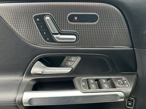 Used 2023 Mercedes-Benz GLB 250 4MATIC image 11