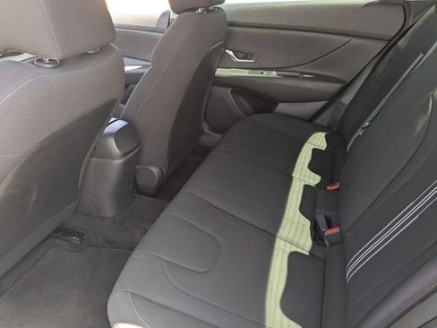 Used 2022 Hyundai Elantra SEL w/ Preferred Accessory Package FWD image 17