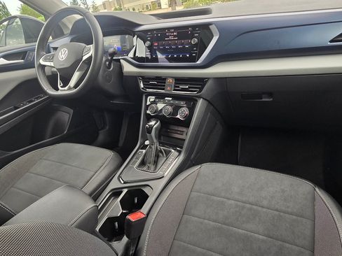 Used 2023 Volkswagen Taos SE w/ Panoramic Sunroof Package FWD image 27