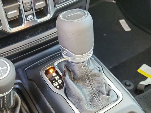 New 2025 Jeep Gladiator Sport image 10