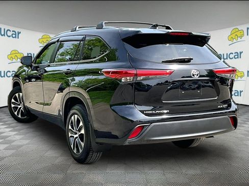 Used 2023 Toyota Highlander XLE AWD/4WD image 4