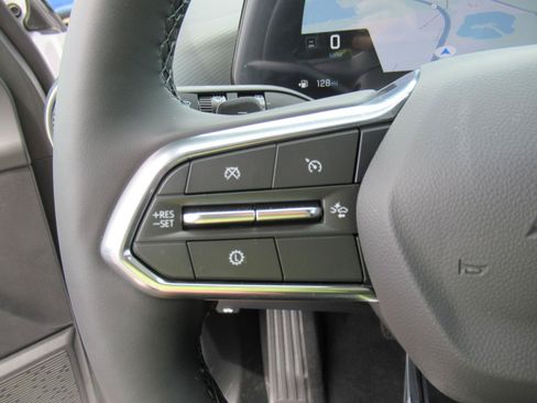 Used 2026 Chevrolet Equinox LT w/ Convenience Package II FWD image 23