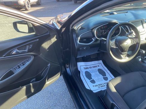 Used 2018 Chevrolet Malibu LS image 10