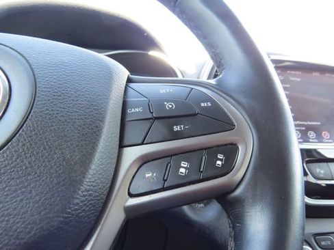 Used 2021 Jeep Cherokee Limited AWD/4WD image 18
