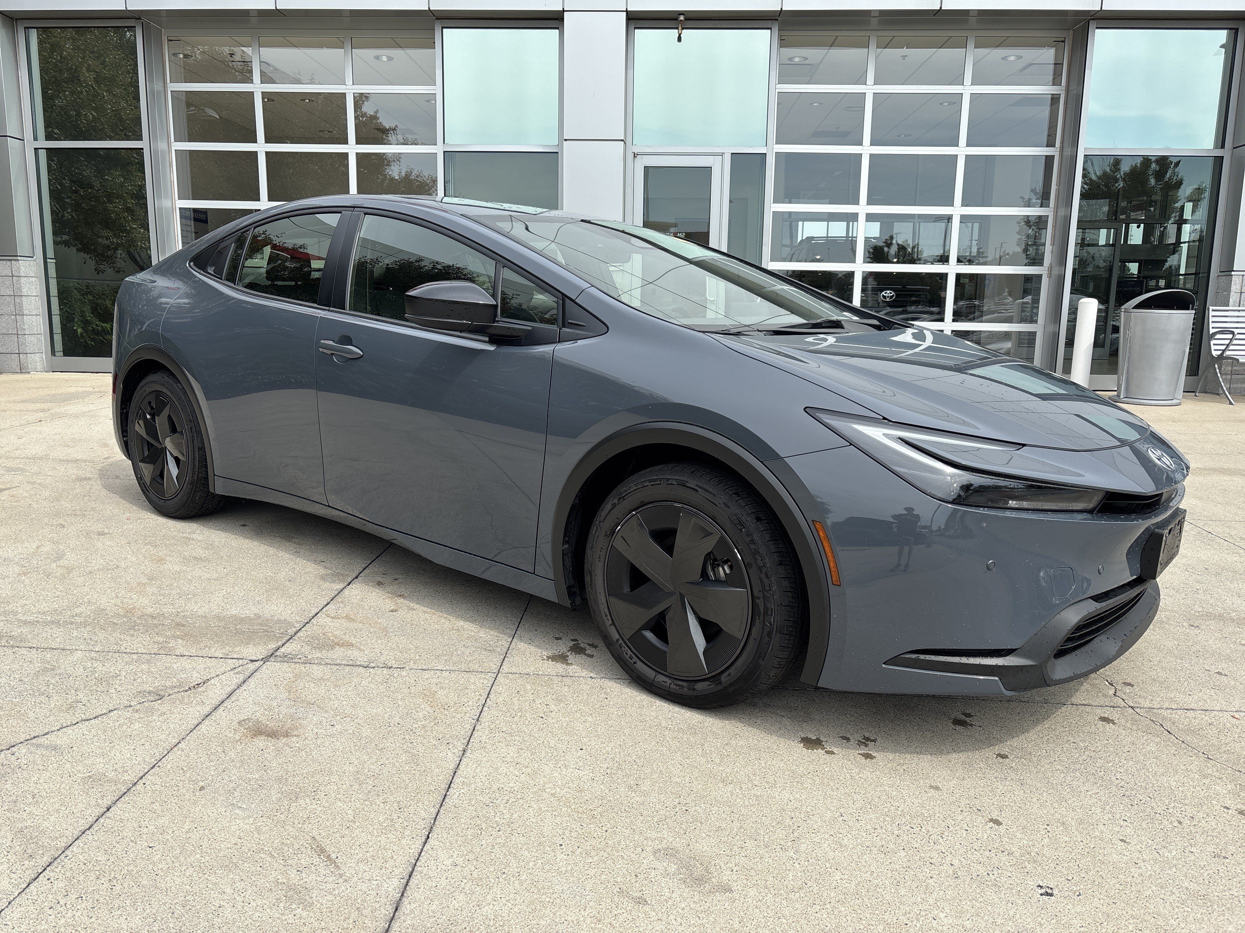 Certified 2025 Toyota Prius LE FWD image 2