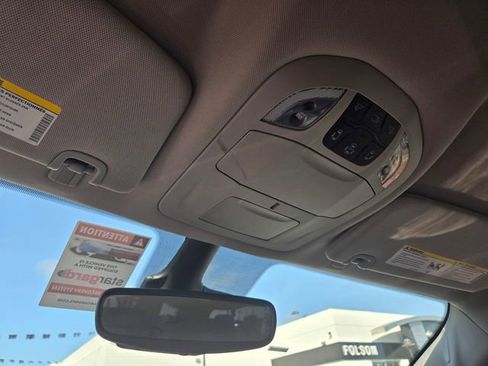 Used 2023 Chrysler Pacifica Touring-L image 26