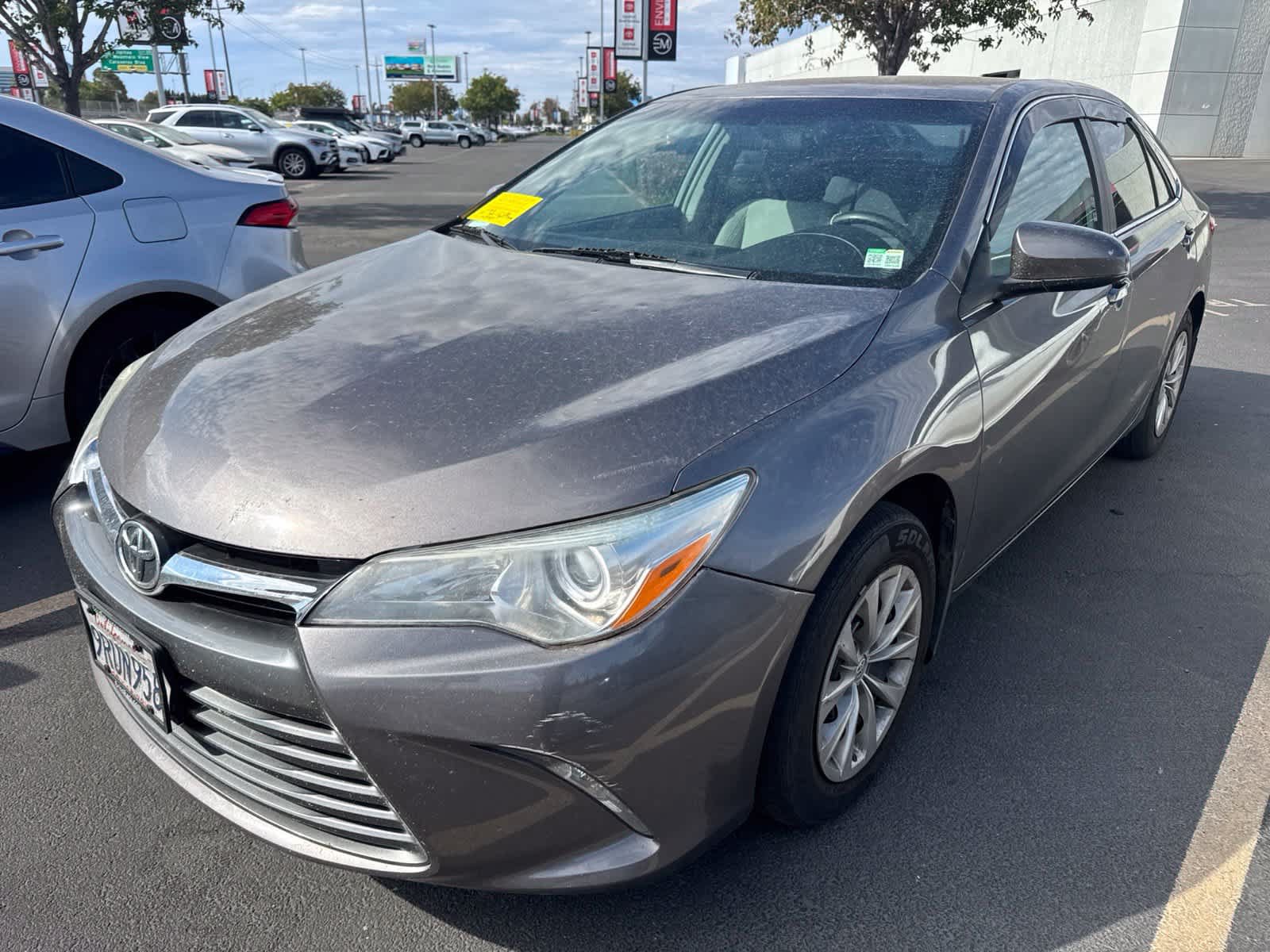 Used 2017 Toyota Camry LE FWD image 3