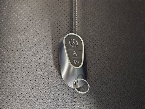 Certified 2025 Mercedes-Benz GLC 300 4MATIC image 41