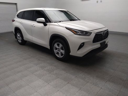 Used 2021 Toyota Highlander LE AWD/4WD image 13
