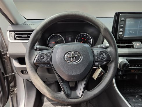 Used 2019 Toyota RAV4 LE FWD image 16