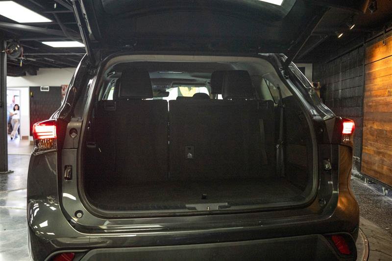 Used 2023 Toyota Highlander XLE FWD image 7