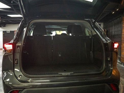 Used 2023 Toyota Highlander XLE FWD image 7