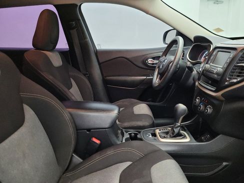 Used 2016 Jeep Cherokee Sport FWD image 21