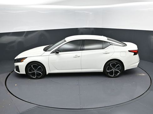 Used 2024 Nissan Altima 2.5 SR image 33