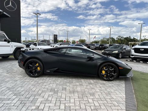 Used 2024 Lamborghini Huracan Tecnica RWD image 6