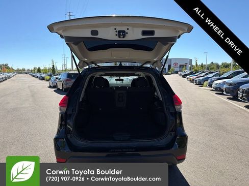 Used 2017 Nissan Rogue SV AWD/4WD image 16