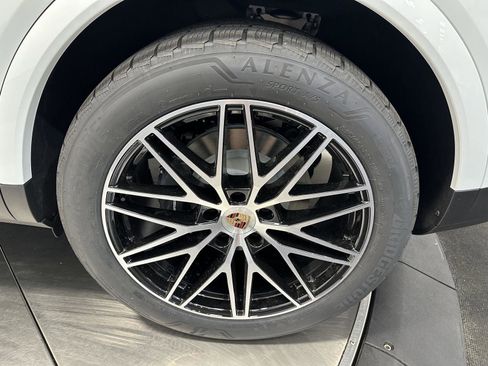 New 2026 Porsche Cayenne image 12
