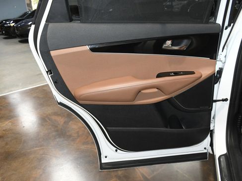 Used 2019 Kia Sorento SX image 43