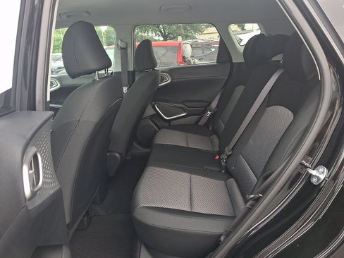Used 2025 Kia Soul LX w/ LX Technology Package FWD image 10
