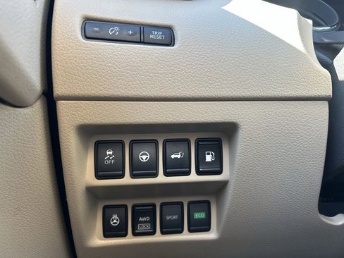 Used 2019 Nissan Rogue SL w/ Premium Package image 15