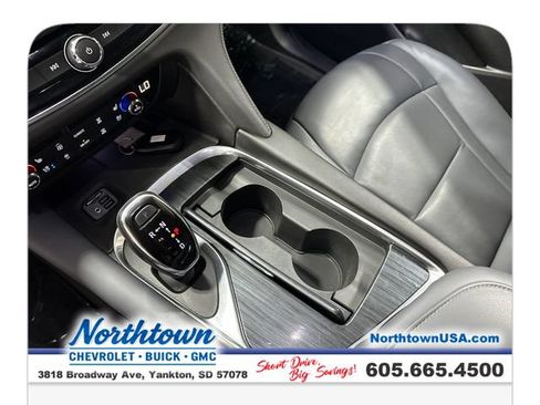 Used 2020 Buick Enclave Premium w/ Surround and Sites Package AWD/4WD image 25