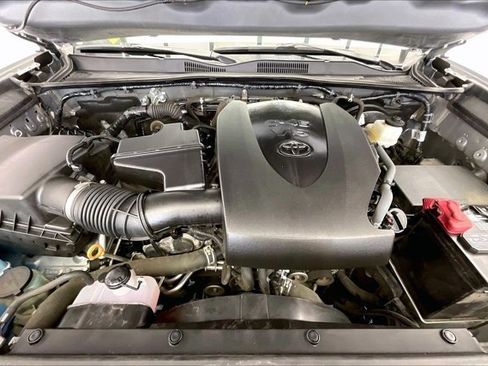 Used 2020 Toyota Tacoma SR5 image 9