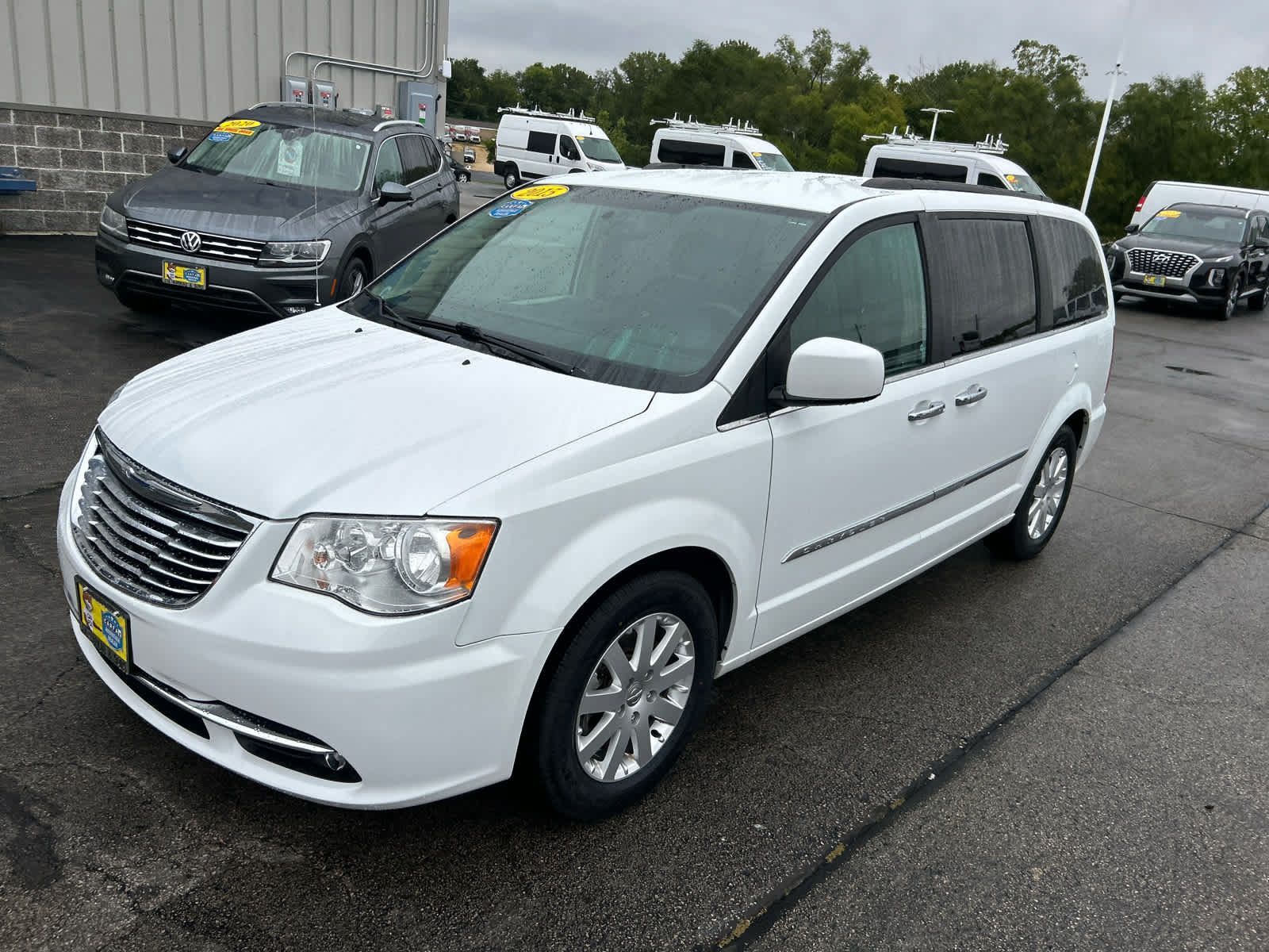 Used 2015 Chrysler Town & Country Touring w/ Driver Convenience Group FWD image 7