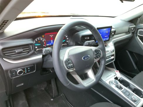 Used 2023 Ford Explorer XLT image 17