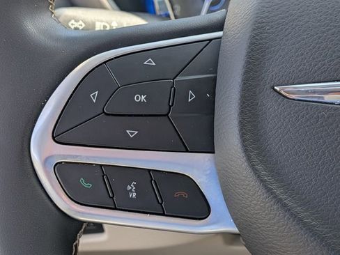 Used 2023 Chrysler Pacifica Touring-L image 24