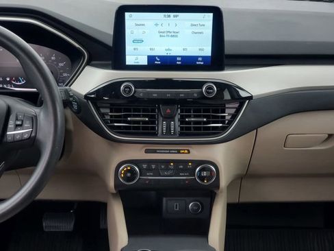 Used 2020 Ford Escape SE image 25