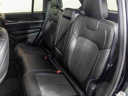 New 2026 Jeep Grand Cherokee Altitude image 37