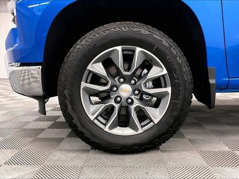 Used 2025 Chevrolet Silverado 1500 LT AWD/4WD image 10