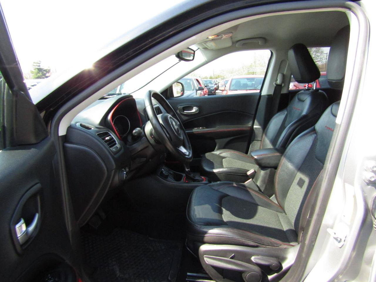Used 2020 Jeep Compass Trailhawk AWD/4WD image 15