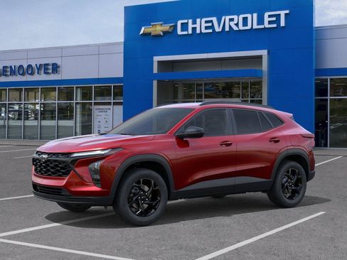 New 2026 Chevrolet Trax LT w/ Driver Confidence Package FWD image 2