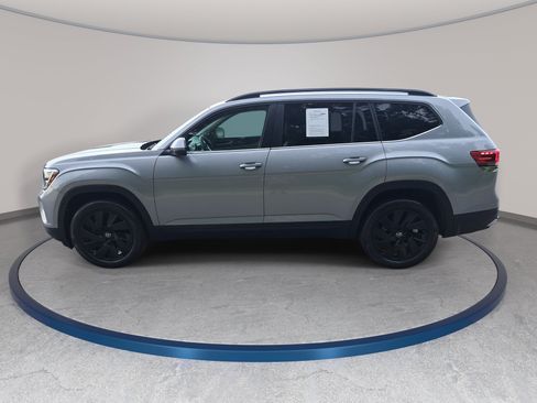 Certified 2026 Volkswagen Atlas SE w/ Black Wheel Package FWD image 8