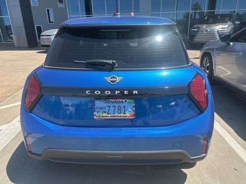 Used 2025 MINI Cooper 2-Door Hardtop image 5