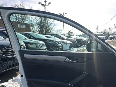 Used 2021 Volkswagen Passat 2.0T SE image 9